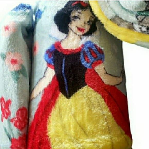 Snow White Plush Blanket Disney Princess Throw Lap Bed Movie 72" X 60" ❤ NWT - Picture 3 of 6